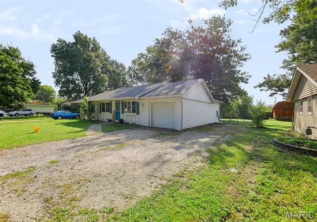 Photo 2 of Single family home for sale at 515 Mobile St, Brighton, IL 62012 | MLS# MIS26054548 | Listing updated on 2026-09-13
