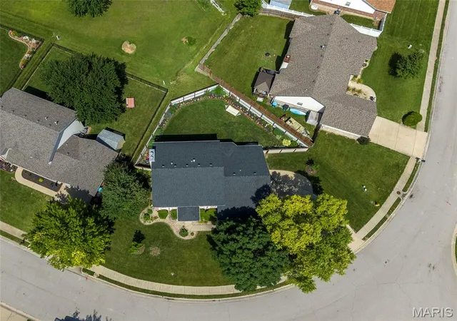 3rd image of 131 Saint Sabre Dr, Belleville, IL 62226 | MLS# MIS26054549