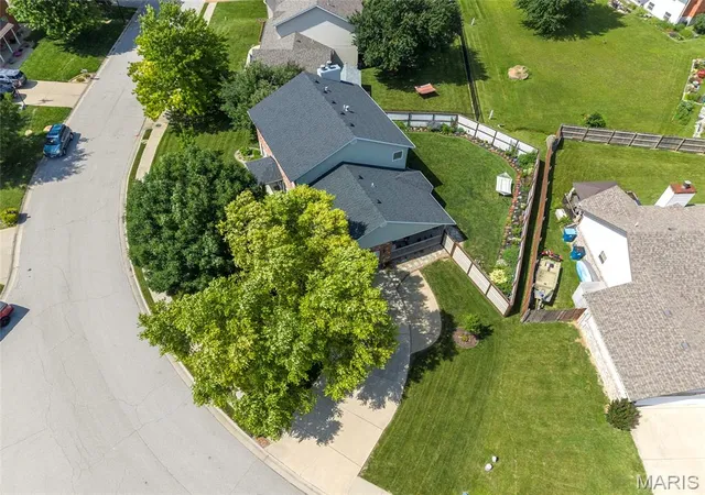 4th image of 131 Saint Sabre Dr, Belleville, IL 62226 | MLS# MIS26054549