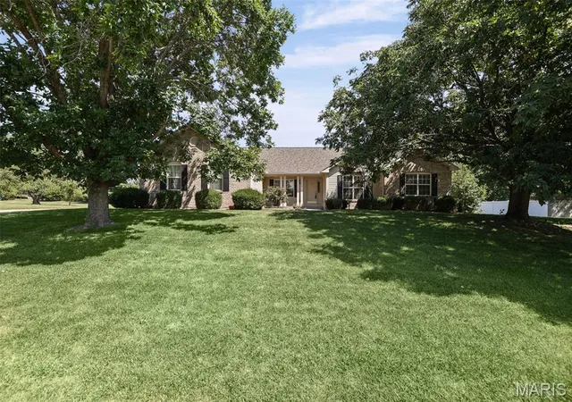 Photo 3 of Single family home for sale at 2036 Cedarwood Trl, Belleville, IL 62221 | MLS# MIS26054550 | Listing updated on 2026-09-29