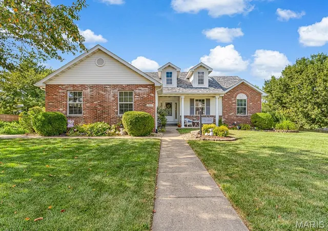 Single family home for sale at 2557 Spyglass Ct, Edwardsville, IL 62025 | MLS# MIS26054552
