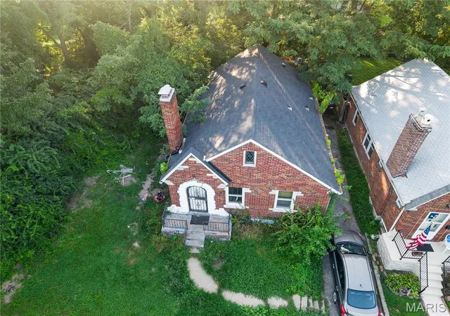 Photo 2 of Single family home for sale at 4207 Colonial Ave, Northwoods, MO 63121 | MLS# MIS26054558 | Listing updated on 2026-08-26