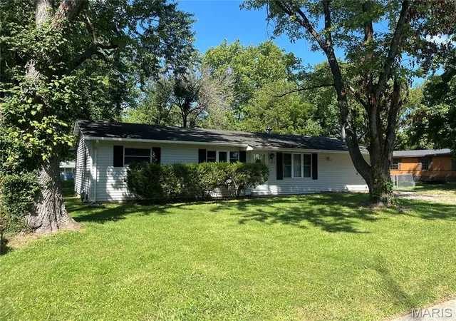 2nd image of 121 Richmond Dr, Fairview Heights, IL 62208 | MLS# MIS26054561