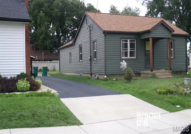 2nd image of 221 E Laurel St, Millstadt, IL 62260 | MLS# MIS26054562
