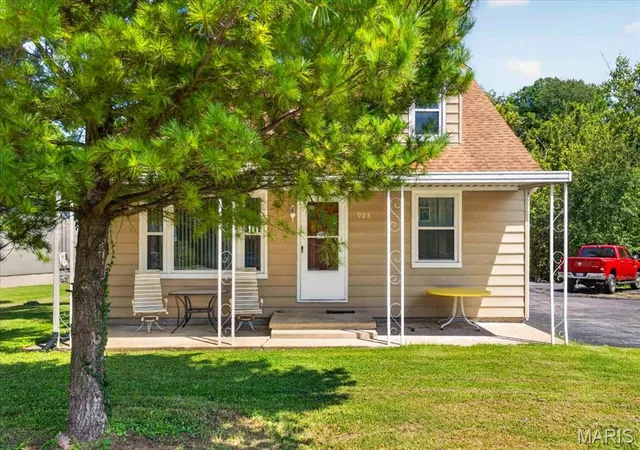 Photo 1 of Single family home for sale at 908 S Main St, Columbia, IL 62236 | MLS# MIS26054575 | Listing updated on 2026-08-28