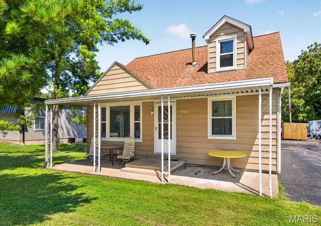Photo 2 of Single family home for sale at 908 S Main St, Columbia, IL 62236 | MLS# MIS26054575 | Listing updated on 2026-08-28