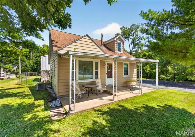 Photo 2 of Single family home for sale at 908 S Main St, Columbia, IL 62236 | MLS# MIS26054575 | Listing updated on 2026-08-28