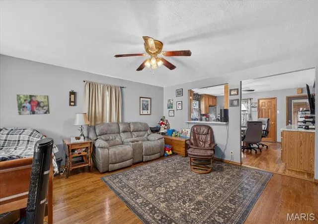 Photo 3 of Single family home for sale at 908 S Main St, Columbia, IL 62236 | MLS# MIS26054575 | Listing updated on 2026-08-28