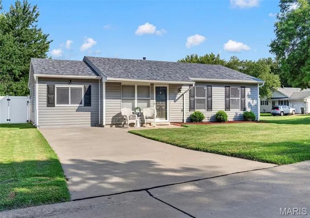 Photo 2 of Single family home for sale at 2 Lone Elk Ln, St Peters, MO 63376 | MLS# MIS26054591 | Listing updated on 2026-08-30