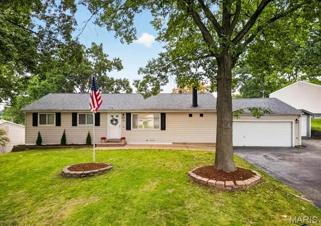 1st image of 101 E Donaldson Dr, St Louis, MO 63129 | MLS# MIS26054604