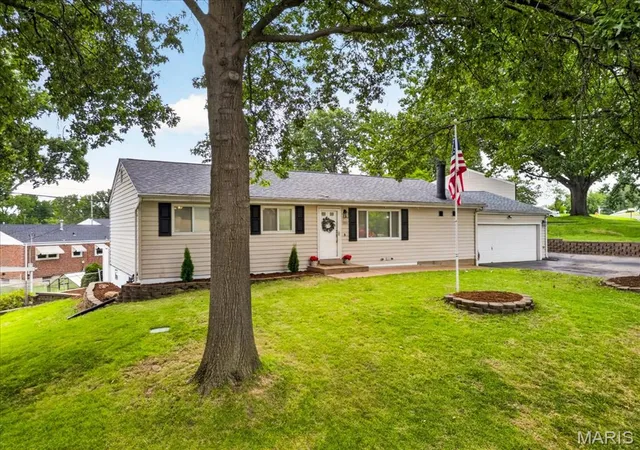 2nd image of 101 E Donaldson Dr, St Louis, MO 63129 | MLS# MIS26054604