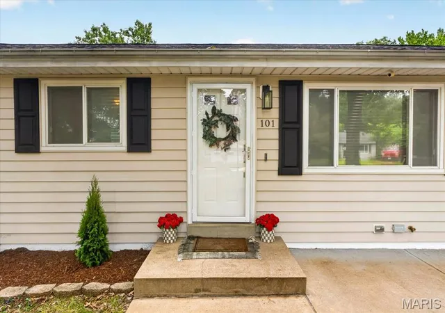 3rd image of 101 E Donaldson Dr, St Louis, MO 63129 | MLS# MIS26054604