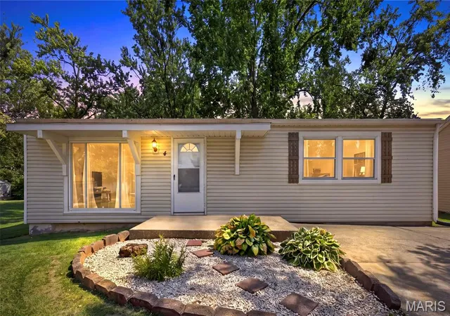 Photo 1 of Sale Pending at 4 Matchlock Dr, St Peters, MO 63376 | MLS# MIS26054620 | Listing updated on 2026-09-06