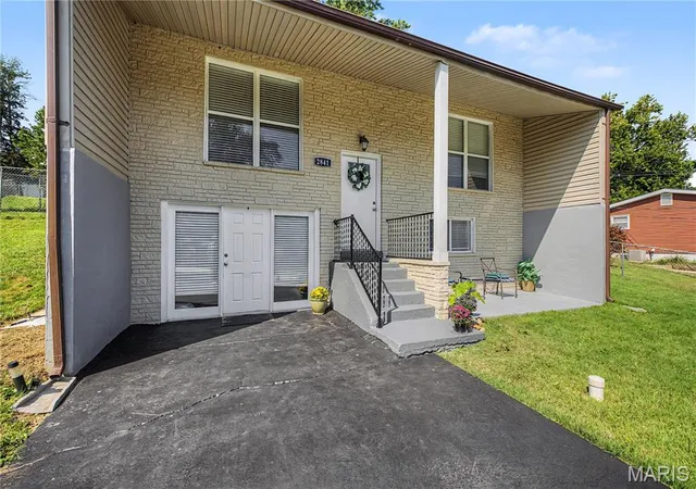 Photo 2 of Sale Pending at 2841 Paula Ln, High Ridge, MO 63049 | MLS# MIS26054622 | Listing updated on 2026-10-01