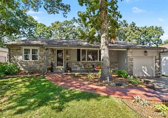 Photo 1 of Sale Pending at 1129 Cheshire Ln, Saint Louis, MO 63119 | MLS# MIS26054623 | Listing updated on 2026-09-22