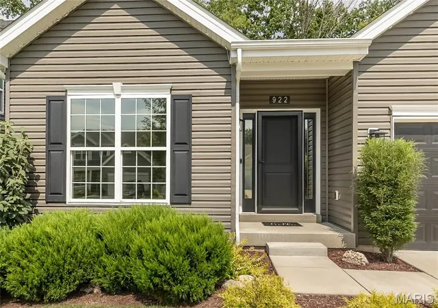 Photo 3 of Single family home for sale at 922 Boulder Crest Ct, Eureka, MO 63025 | MLS# MIS26054627 | Listing updated on 2026-09-02
