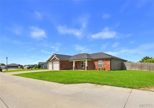 Photo 3 of Single family home for sale at 124 Fraser Rdg, Jackson, MO 63755 | MLS# MIS26054635 | Listing updated on 2026-09-14