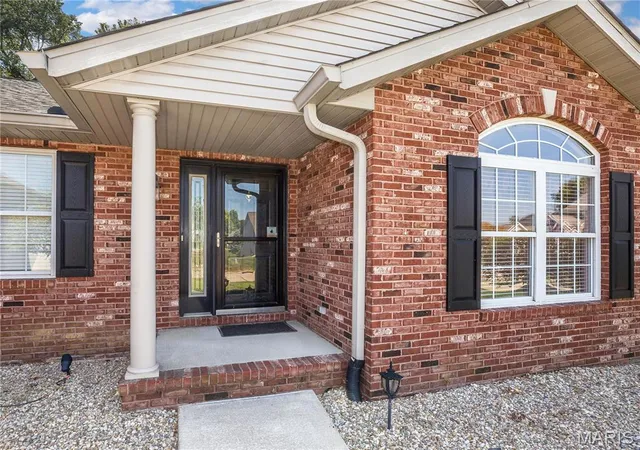 Photo 3 of Single family home for sale at 58 Oak Leaf Dr, Maryville, IL 62062 | MLS# MIS26054639 | Listing updated on 2026-09-24