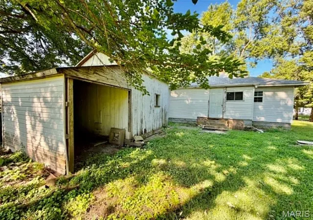 18th image of 1202 N Madison St, Litchfield, IL 62056 | MLS# MIS26054648