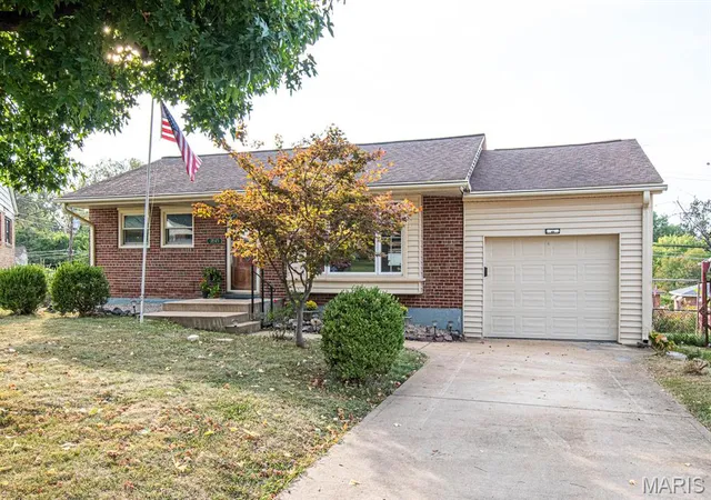 Photo 4 of Single family home for sale at 7045 Parkwood St, Saint Louis, MO 63116 | MLS# MIS26054653 | Listing updated on 2026-09-12