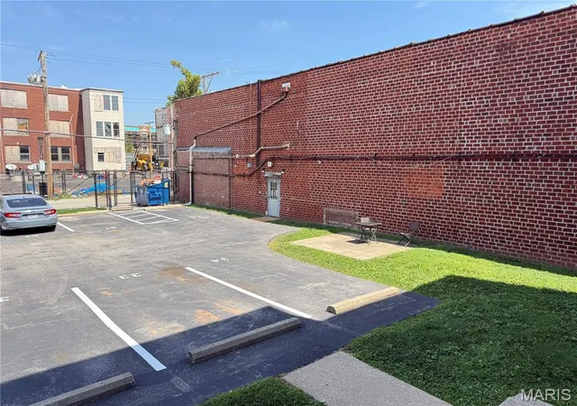 32nd image of 5621 Pershing Ave #13, St Louis, MO 63112 | MLS# MIS26054662