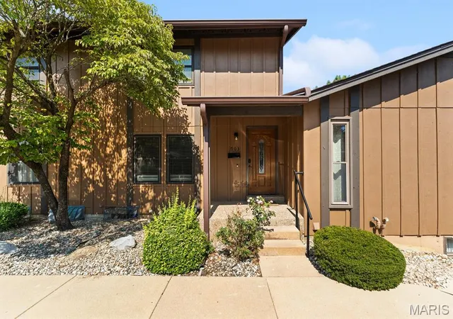 1st image of 903 Hampton Ct, Belleville, IL 62223 | MLS# MIS26054663