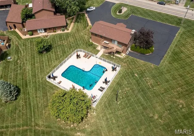 2nd image of 903 Hampton Ct, Belleville, IL 62223 | MLS# MIS26054663
