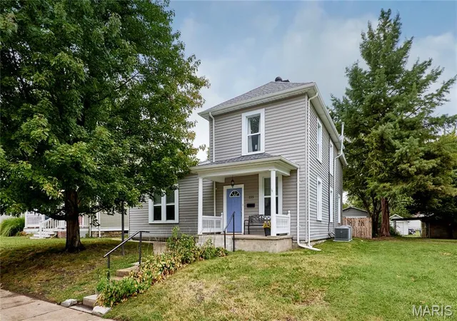 Photo 1 of Sale Pending at 225 Houston St, Saint Charles, MO 63301 | MLS# MIS26054669 | Listing updated on 2026-09-27