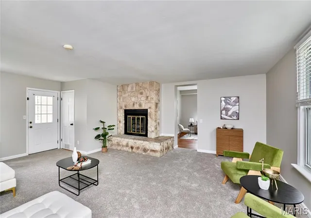 Photo 3 of Sale Pending at 225 Houston St, Saint Charles, MO 63301 | MLS# MIS26054669 | Listing updated on 2026-09-27