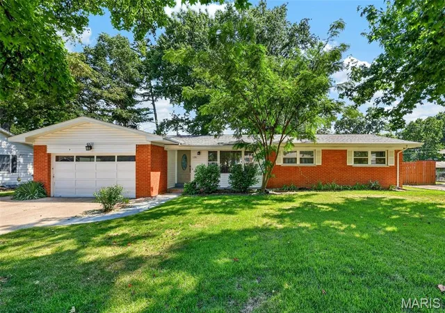 Photo 1 of Single family home for sale at 120 S Duchesne Dr, St Charles, MO 63301 | MLS# MIS26054670 | Listing updated on 2026-08-29
