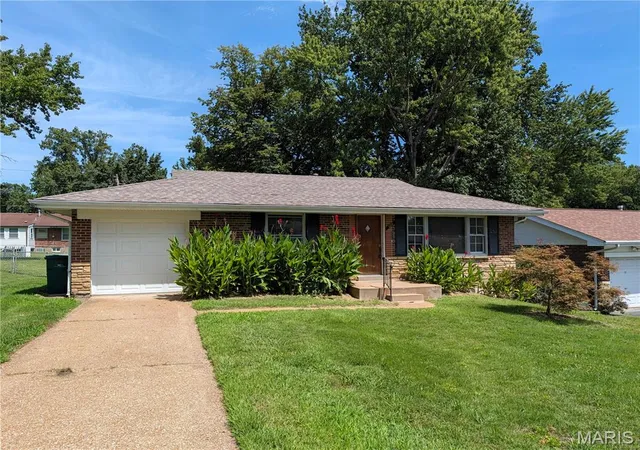 Photo 1 of Sale Pending at 1211 Forest Home Dr, Bellefontaine Nghbrs, MO 63137 | MLS# MIS26054671 | Listing updated on 2026-09-01