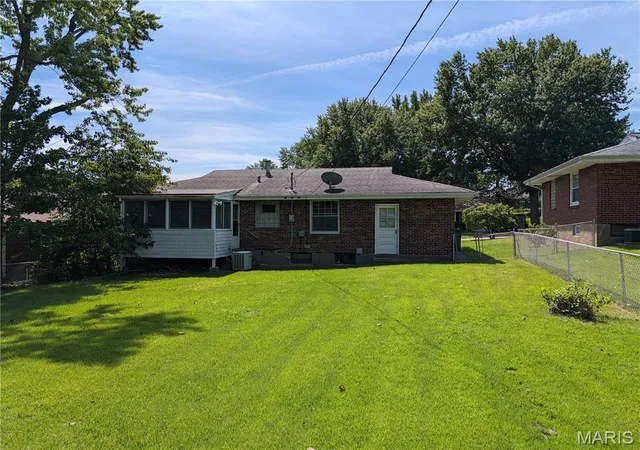 Photo 2 of Sale Pending at 1211 Forest Home Dr, Bellefontaine Nghbrs, MO 63137 | MLS# MIS26054671 | Listing updated on 2026-09-01