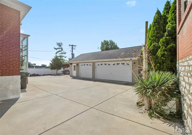 Photo 4 of Single family home for sale at 6120 Victoria Ave, St Louis, MO 63139 | MLS# MIS26054675 | Listing updated on 2026-09-14