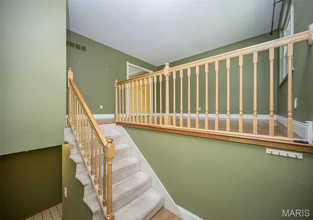 Photo 3 of Sale Pending at 1235 Greenmar Dr, Fenton, MO 63026 | MLS# MIS26054679 | Listing updated on 2026-08-30