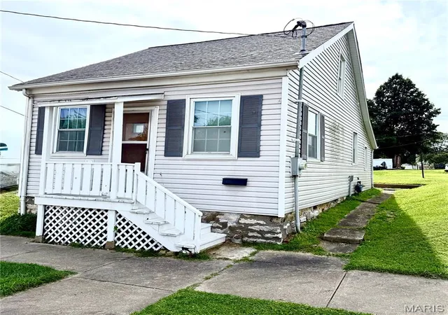 2nd image of 319 S Main Street, Waterloo, IL 62298 | MLS# MIS26054680