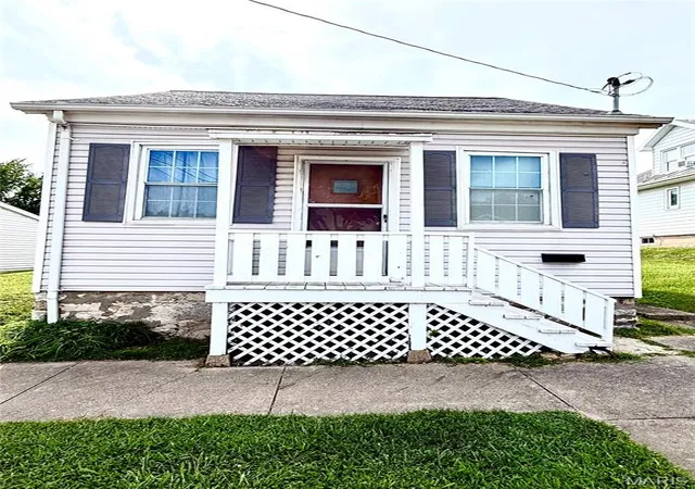 3rd image of 319 S Main Street, Waterloo, IL 62298 | MLS# MIS26054680
