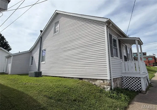 5th image of 319 S Main Street, Waterloo, IL 62298 | MLS# MIS26054680