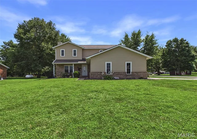 Photo 1 of Single family home for sale at 8504 Country Ln, Troy, IL 62294 | MLS# MIS26054681 | Listing updated on 2026-10-01