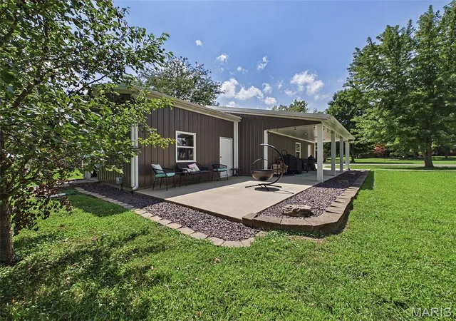 Photo 2 of Single family home for sale at 8504 Country Ln, Troy, IL 62294 | MLS# MIS26054681 | Listing updated on 2026-10-01