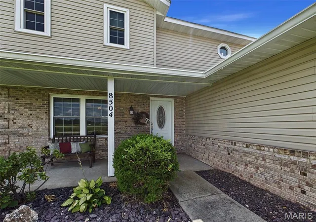 Photo 3 of Sale Pending at 8504 Country Ln, Troy, IL 62294 | MLS# MIS26054681 | Listing updated on 2026-10-16