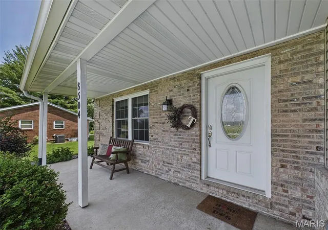 Photo 4 of Sale Pending at 8504 Country Ln, Troy, IL 62294 | MLS# MIS26054681 | Listing updated on 2026-10-16