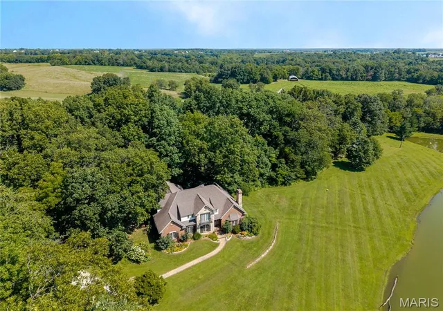 Photo 2 of Single family home for sale at 10631 Wine Hill Rd, Chester, IL 62233 | MLS# MIS26054683 | Listing updated on 2026-08-27