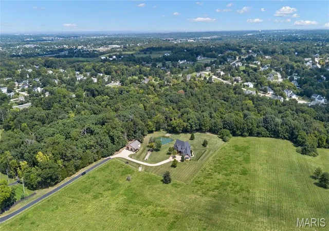 Photo 2 of Sale Pending at 570 Patriotic Trl, Weldon Spring, MO 63304 | MLS# MIS26054696 | Listing updated on 2026-09-30