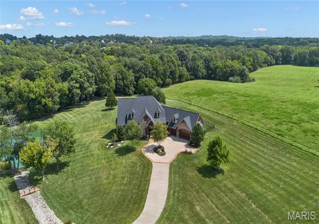 Photo 3 of Sale Pending at 570 Patriotic Trl, Weldon Spring, MO 63304 | MLS# MIS26054696 | Listing updated on 2026-09-30