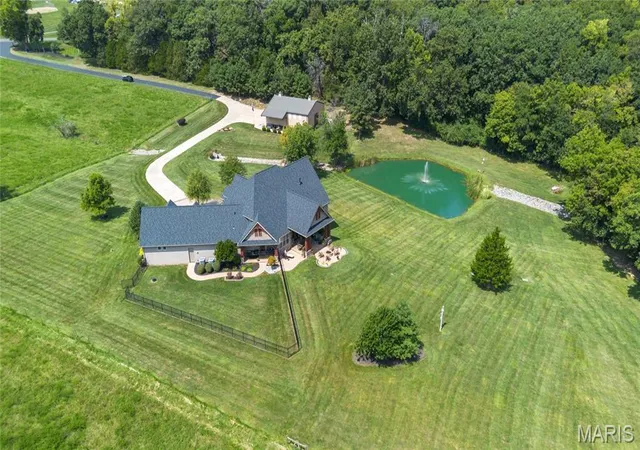 Photo 4 of Sale Pending at 570 Patriotic Trl, Weldon Spring, MO 63304 | MLS# MIS26054696 | Listing updated on 2026-09-30