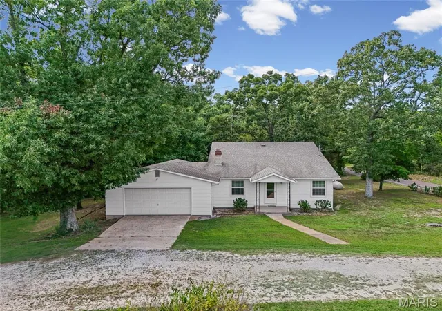 Photo 3 of Single family home for sale at 5418 Paw Paw Ln, De Soto, MO 63020 | MLS# MIS26054700 | Listing updated on 2026-10-05