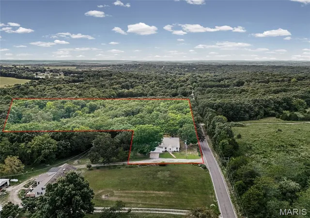 Photo 2 of Single family home for sale at 5418 Paw Paw Ln, De Soto, MO 63020 | MLS# MIS26054700 | Listing updated on 2026-10-05