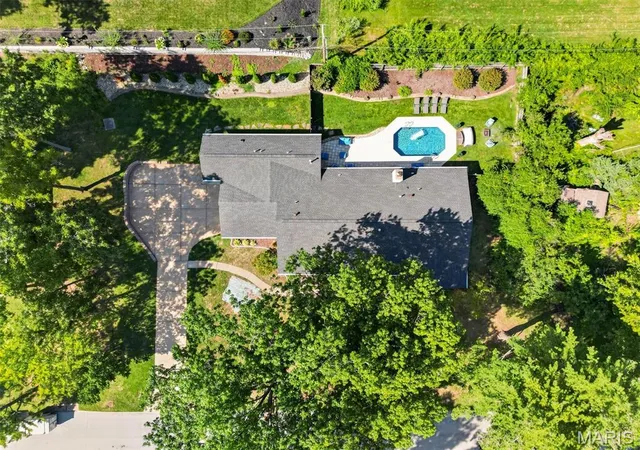 33rd image of 8 Haven View Dr, Creve Coeur, MO 63141 | MLS# MIS26054705