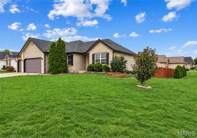Photo 2 of Single family home for sale at 6700 Crossington Ln, Maryville, IL 62062 | MLS# MIS26054707 | Listing updated on 2026-10-05