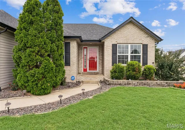 Photo 3 of Single family home for sale at 6700 Crossington Ln, Maryville, IL 62062 | MLS# MIS26054707 | Listing updated on 2026-10-05